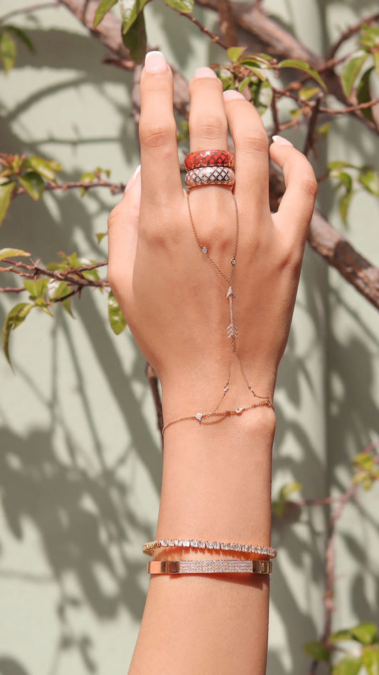 Arrow motif Finger bracelet